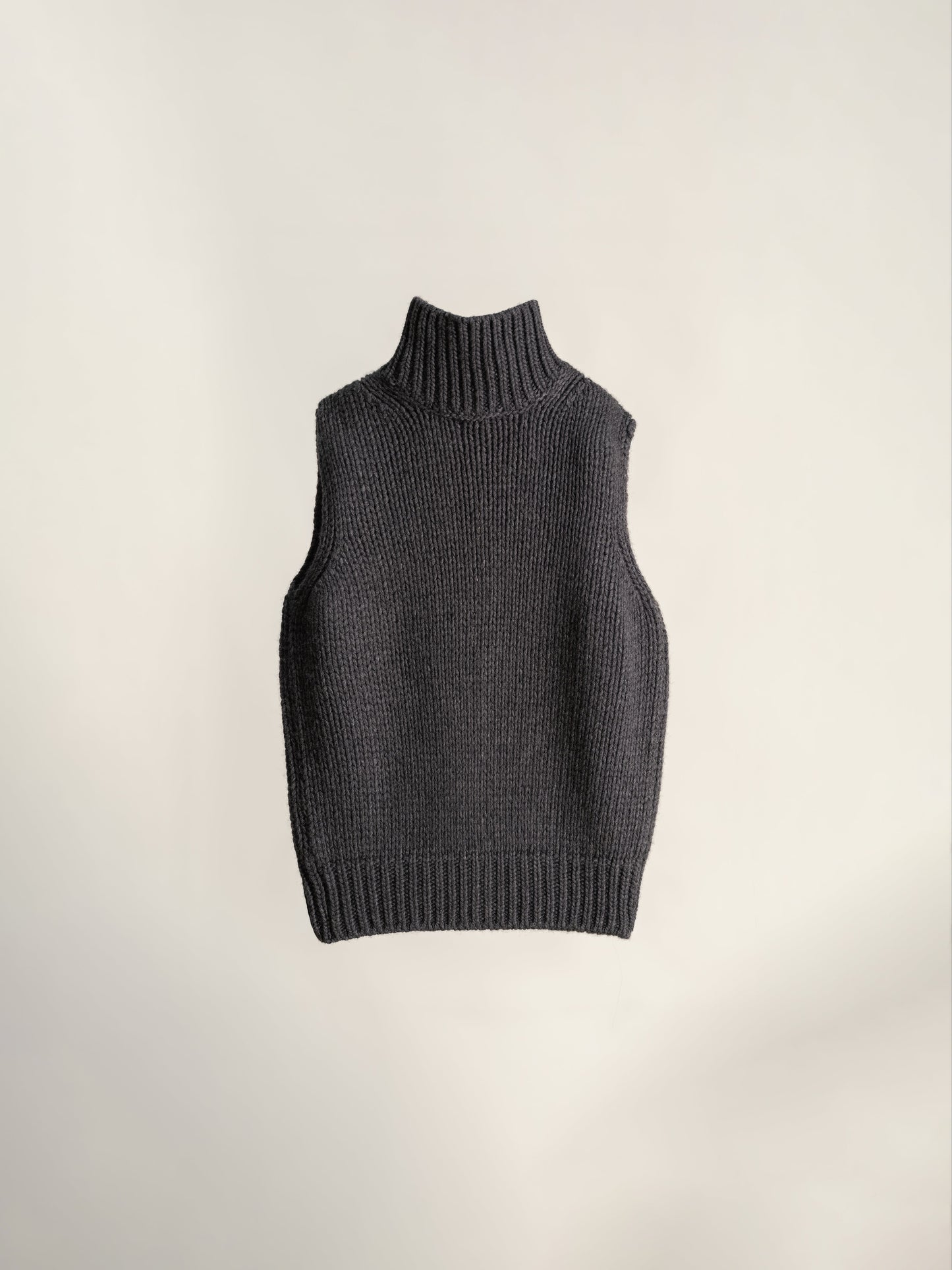 Cashmere Mix Slevelees Top